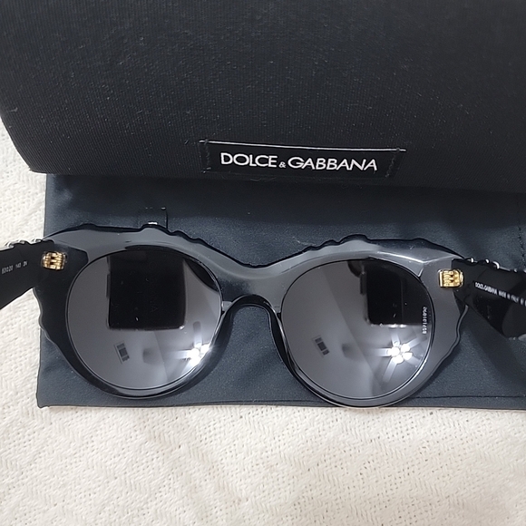 Dolce&Gabbana Floral Relief Sunglasses Black + Tissue Brown Hand Applied Flowers main image 7